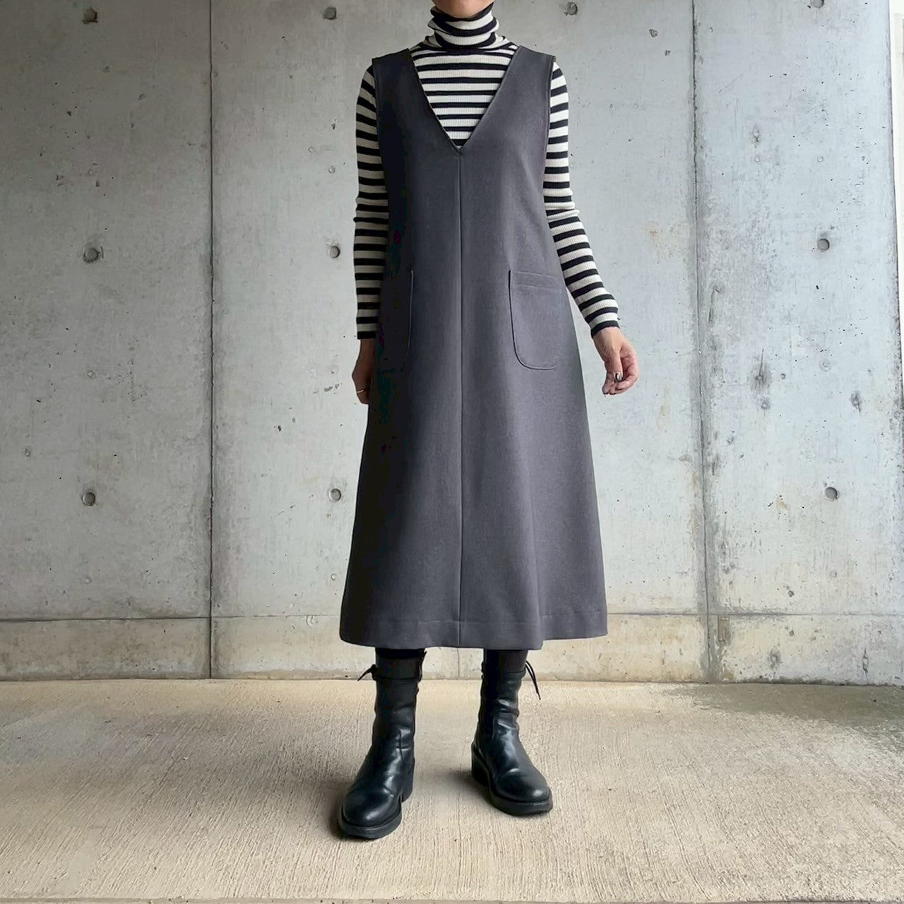 杢グレーのポリエステルサージストレッチ