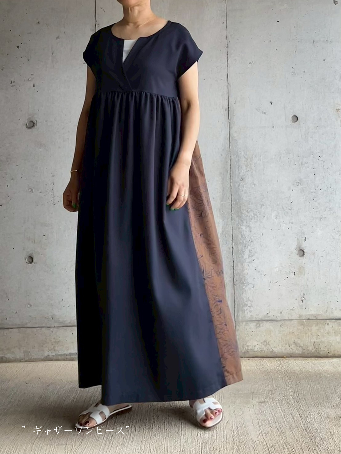 「本物のリピート服」特別限定ファブリック "混紡ツイルストレッチ（ネイビー）×ポリエステルデシン（フラワープリント）"