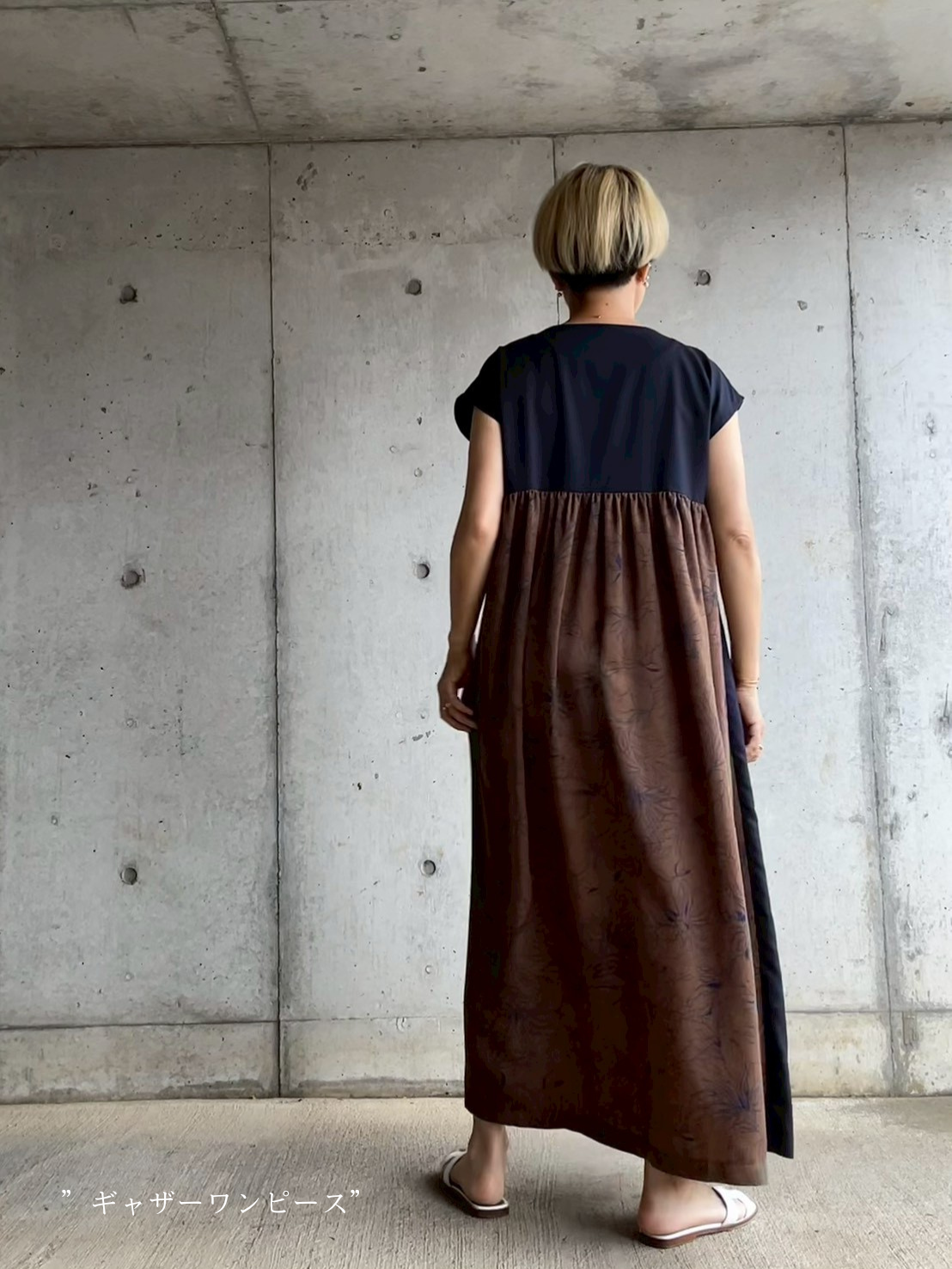 「本物のリピート服」特別限定ファブリック "混紡ツイルストレッチ（ネイビー）×ポリエステルデシン（フラワープリント）"